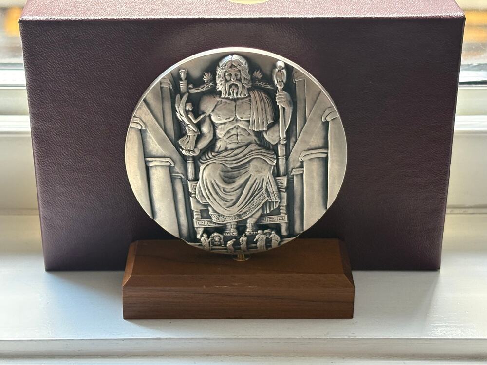 2000 Medallic Art 2001 Calendar .999 fine silver medallion Medal Round 11.3oz